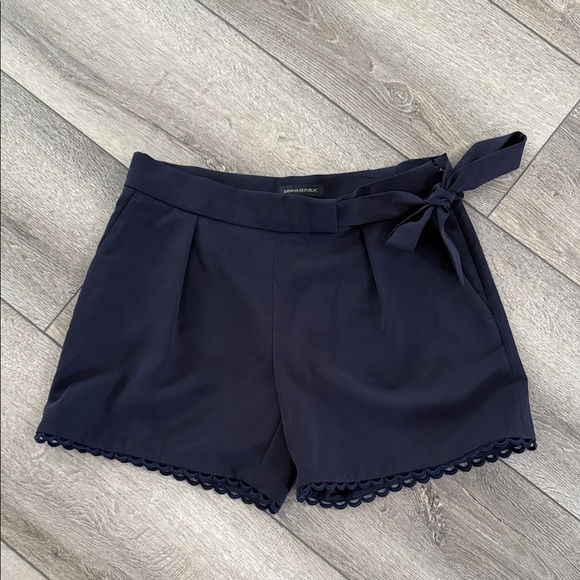 Banana Republic scallop navy tie shorts size 6 - Picture 1 of 4